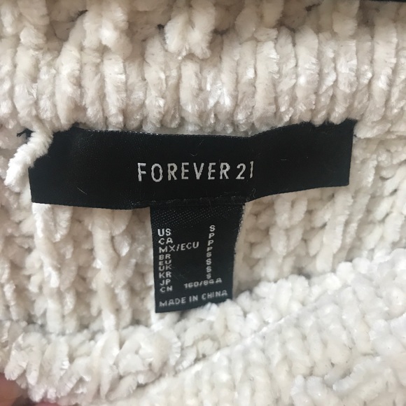 Forever 21 Fringe Off the Shoulder Sweater - Picture 4 of 6